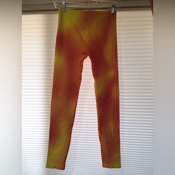 Fabletics Cloud Seamless High-Waisted Leggings - Size Small - Picture 7 of 10